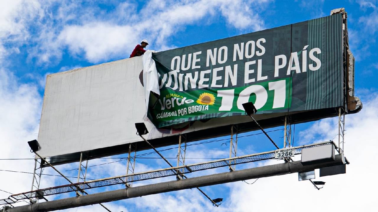 El Consejo Nacional Electoral ordenó el retiro de las vallas de publicidad de la congresista Katherine Miranda. Foto: Prensa Katherine Miranda.