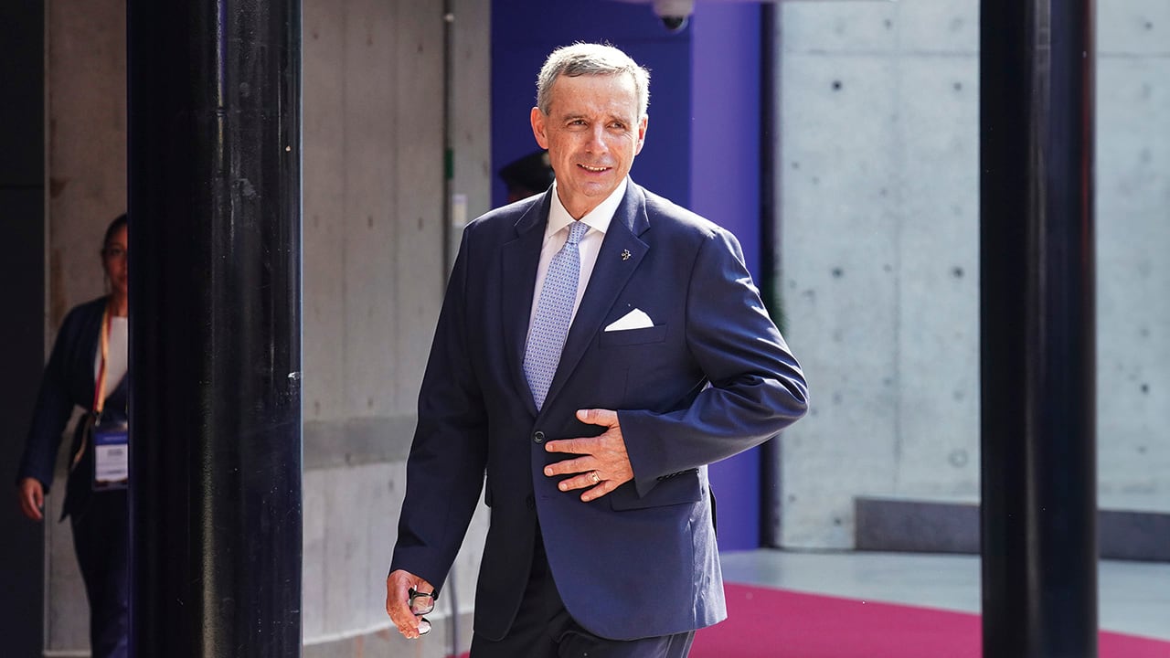 El ministro de Hacienda, Miguel Gómez, crucial en la recuperación fiscal del país, fue uno de los primeros en llegar.