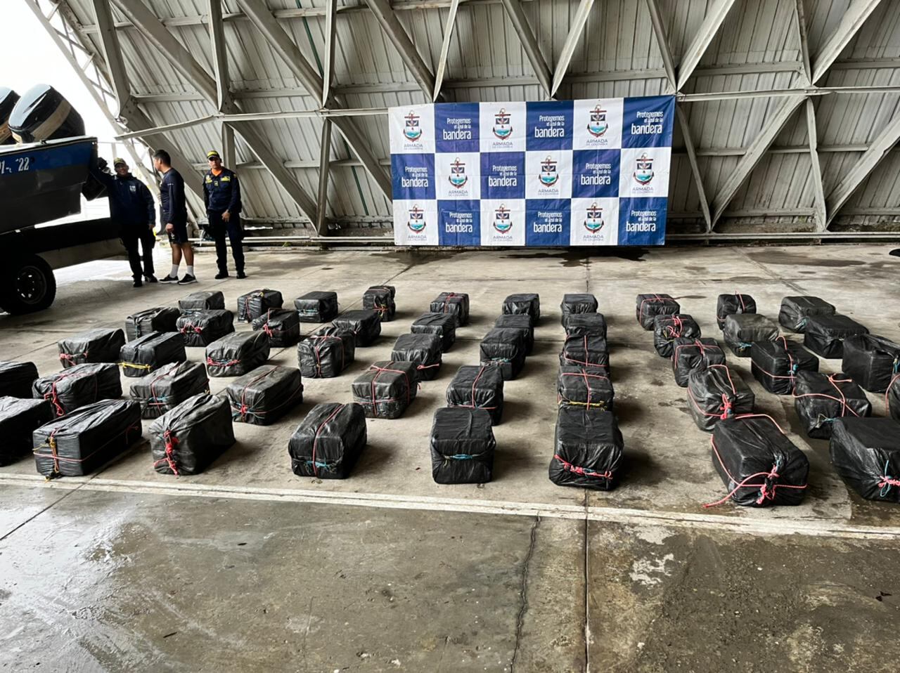 En otros operativos ejecutados en el área marítima de Buenaventura, unidades de Guardacostas adelantaron dos acciones de interdicción marítima, impidiendo el tráfico de 1.481 kilogramos de cocaína.