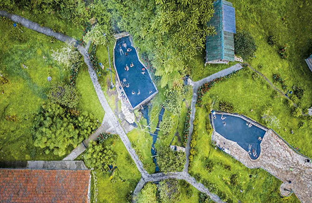 Colombia cuenta con unas 310 fuentes de aguas termales, entre las que se destaca la reserva de San Vicente, ubicada en Santa Rosa de Cabal, Risaralda. 