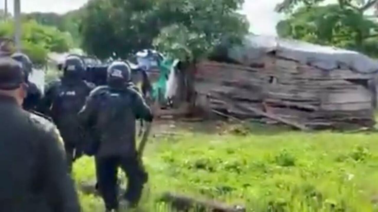 Imágenes del desalojo de invasores en el municipio de Galapa en Atlántico.