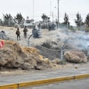 En horas de la mañana del 19 de enero, agentes de seguridad y manifestantes se enfrentaron en inmediaciones del Aeropuerto Internacional de Arequipa.