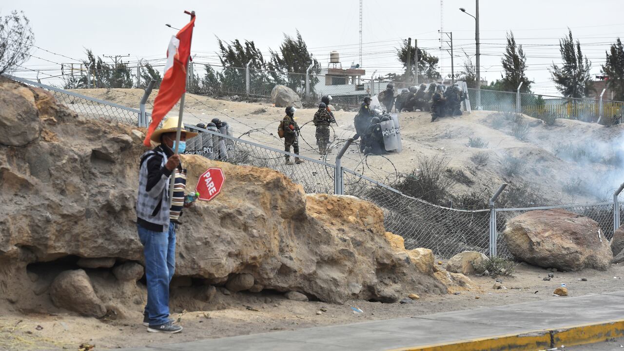 Manifestantes obligaron este jueves a la suspensión de las operaciones de tres aeropuertos en Perú.