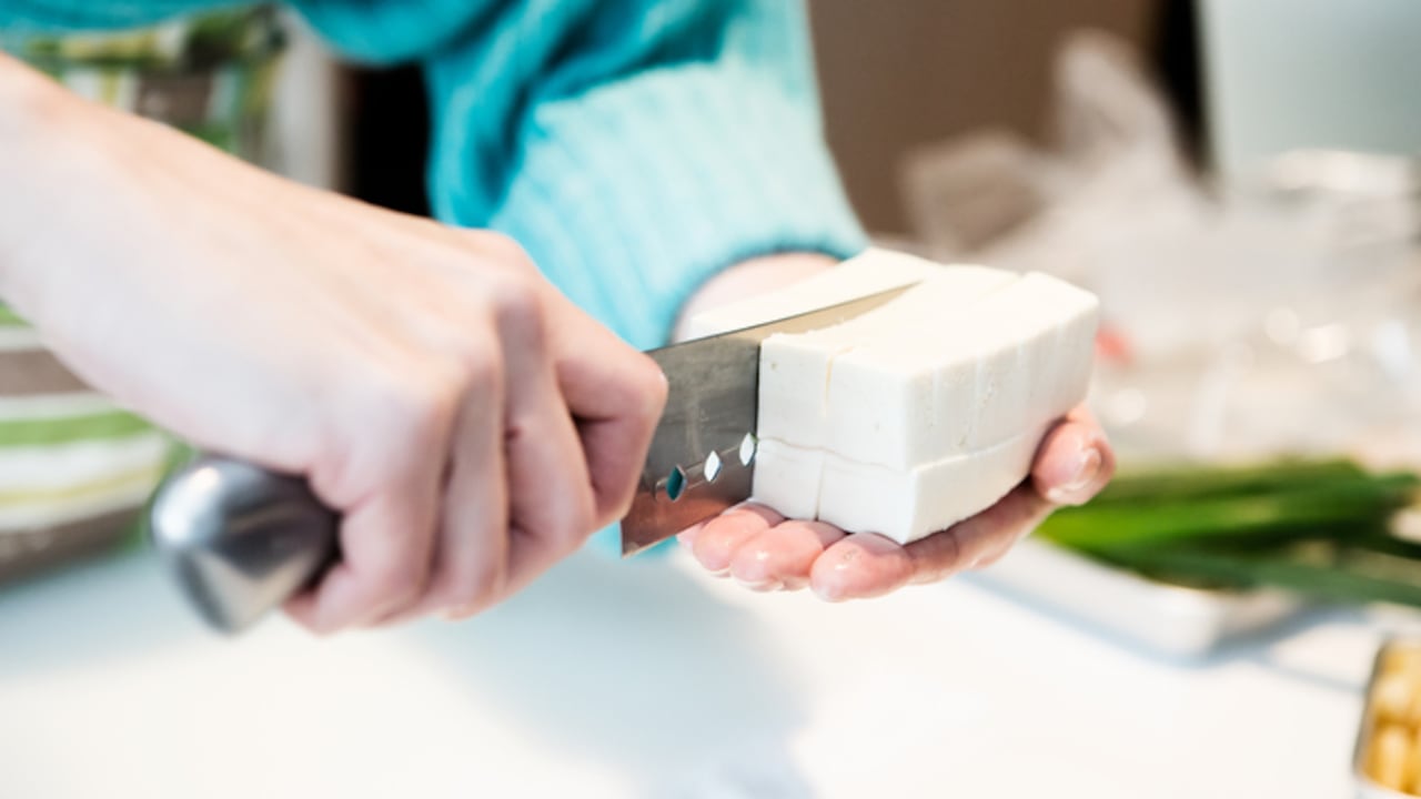 El consumo de soja es una buena idea, especialmente para las mujeres, para cuidar su corazón y a la vez prevenir la osteoporosis.