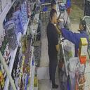 El ladrón le quitó una cadena a la víctima del robo en el barrio Vipasa, norte de Cali.