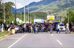 Avanza paro de mineros y campesinos