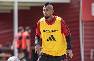 Arturo Vidal, histórico jugador de Chile en la sede deportiva de Independiente Santa Fe