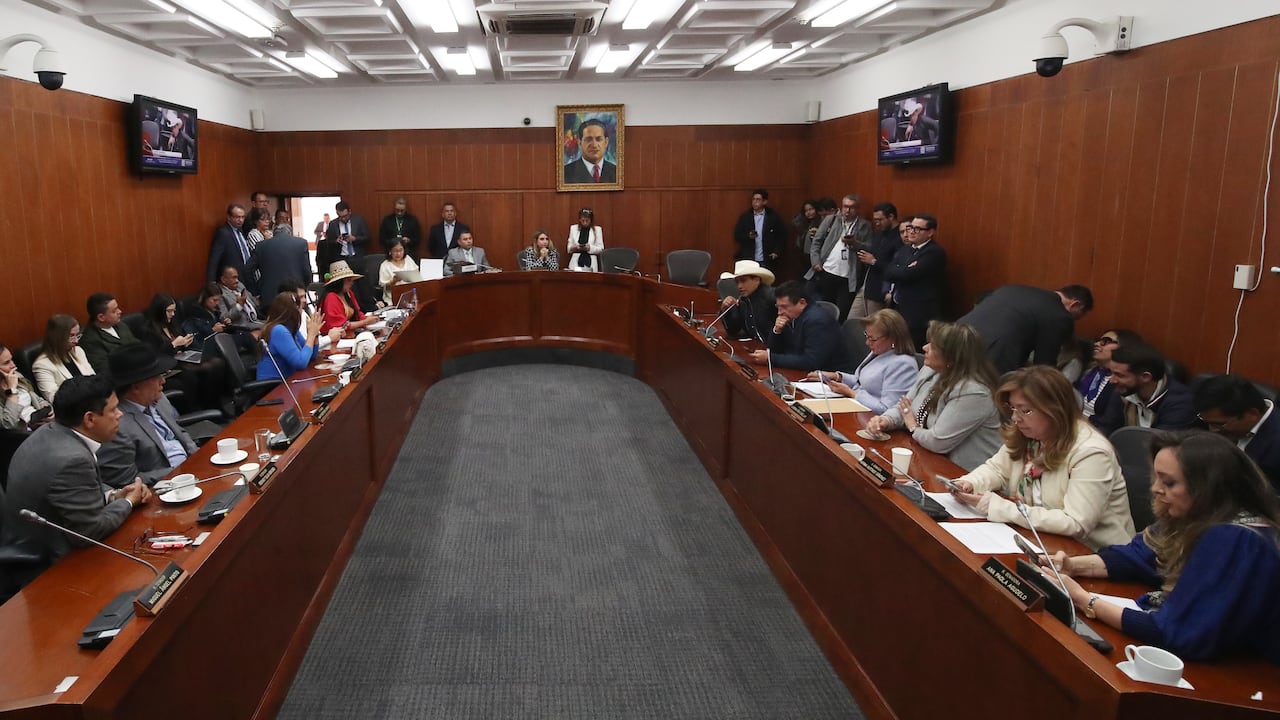 La Comisión Séptima del Senado discute la iniciativa.