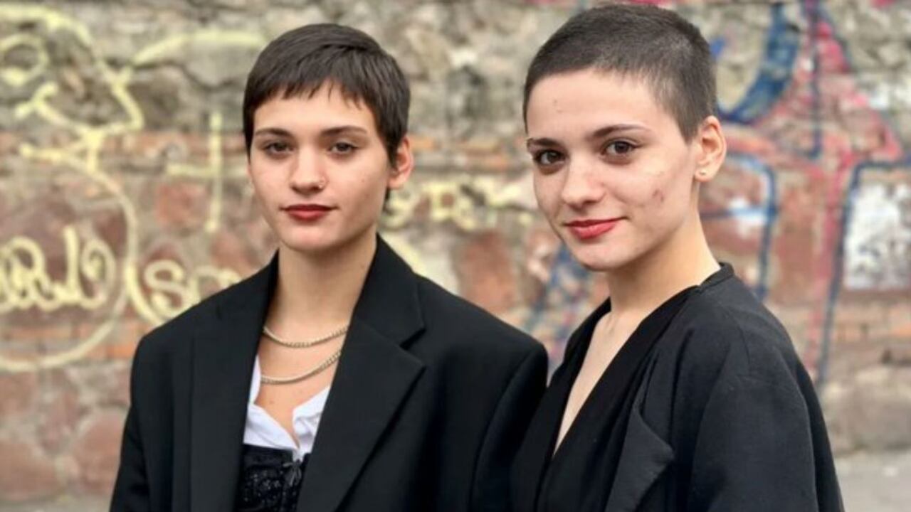 Gemelas separadas al nacer.