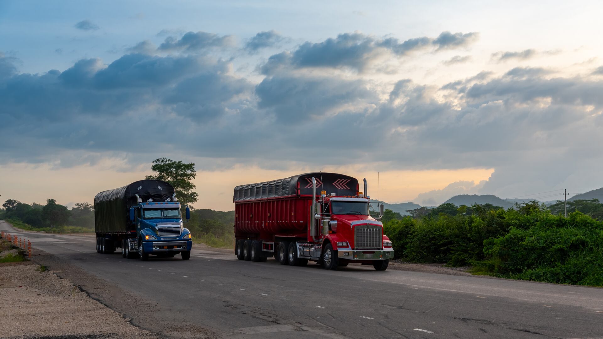 El tráfico de camiones grandes por las carreteras nacionales disminuyó 20 por ciento en abril y 5 por ciento en mayo.