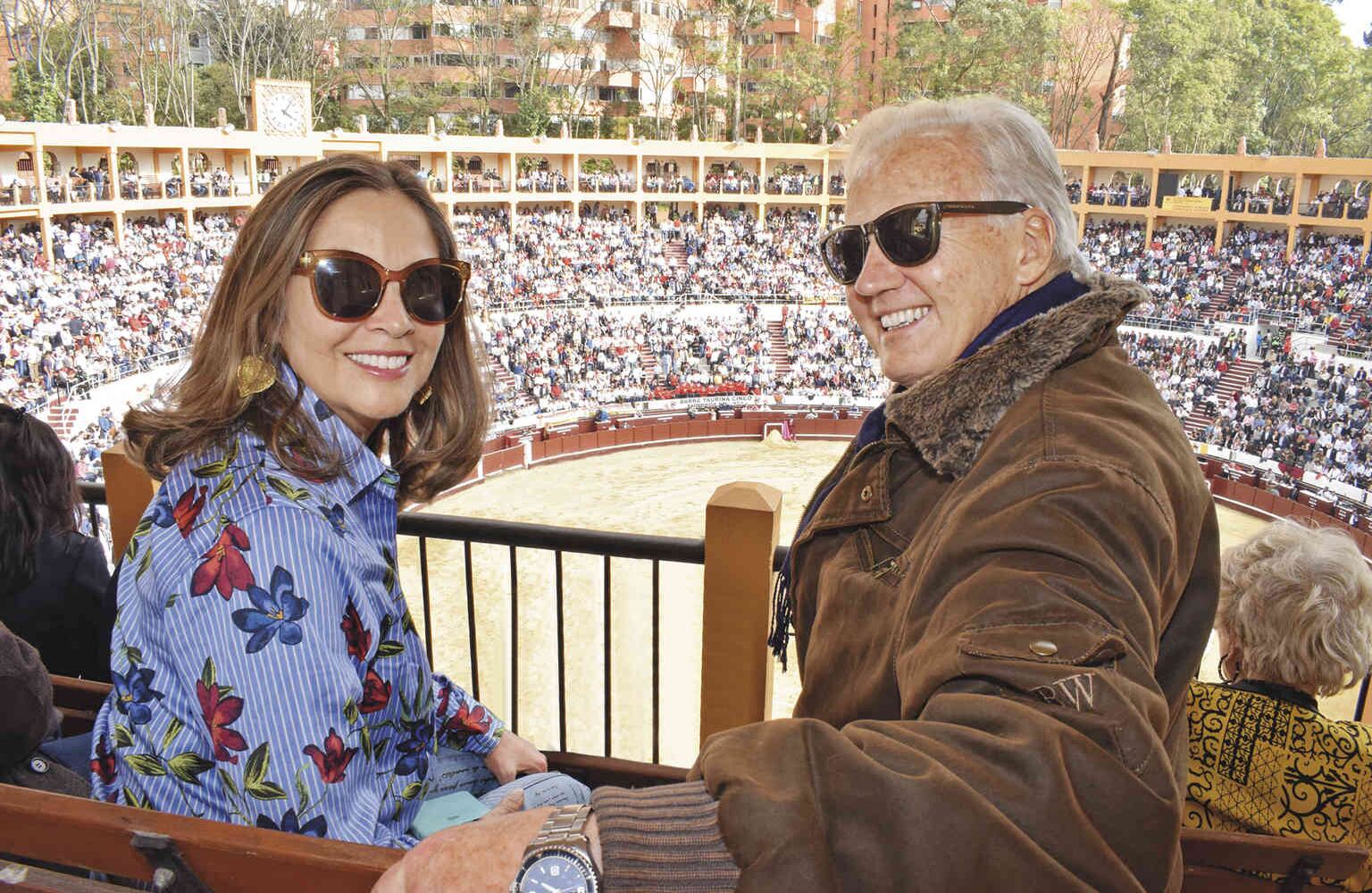 Alexandra Mora y Felipe Samper, en uno de los palcos que tienen la vista más privilegiada.