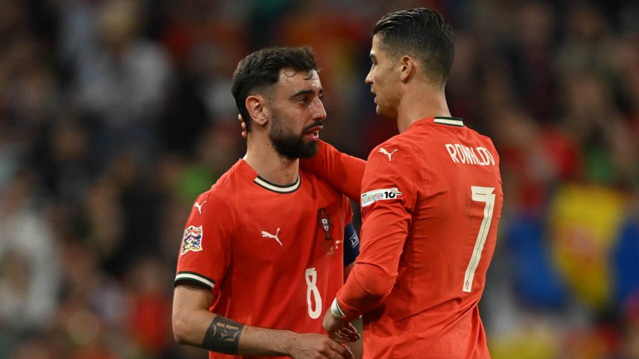 Bruno Fernandes y Cristiano Ronaldo en la Selección Portugal.