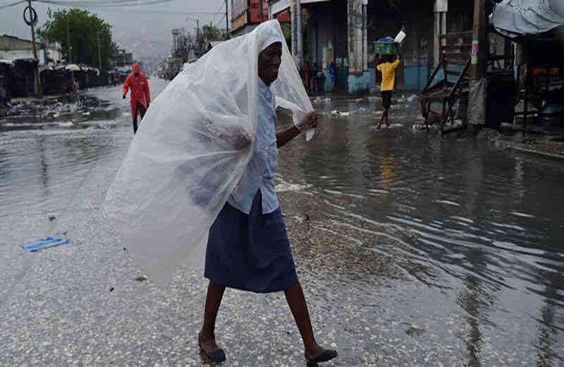 Matthew de categoría es el huracán más poderoso que ha tenido la isla haitiana desde hace nueve años. Fotografía vía: Hector Retamal / AFP