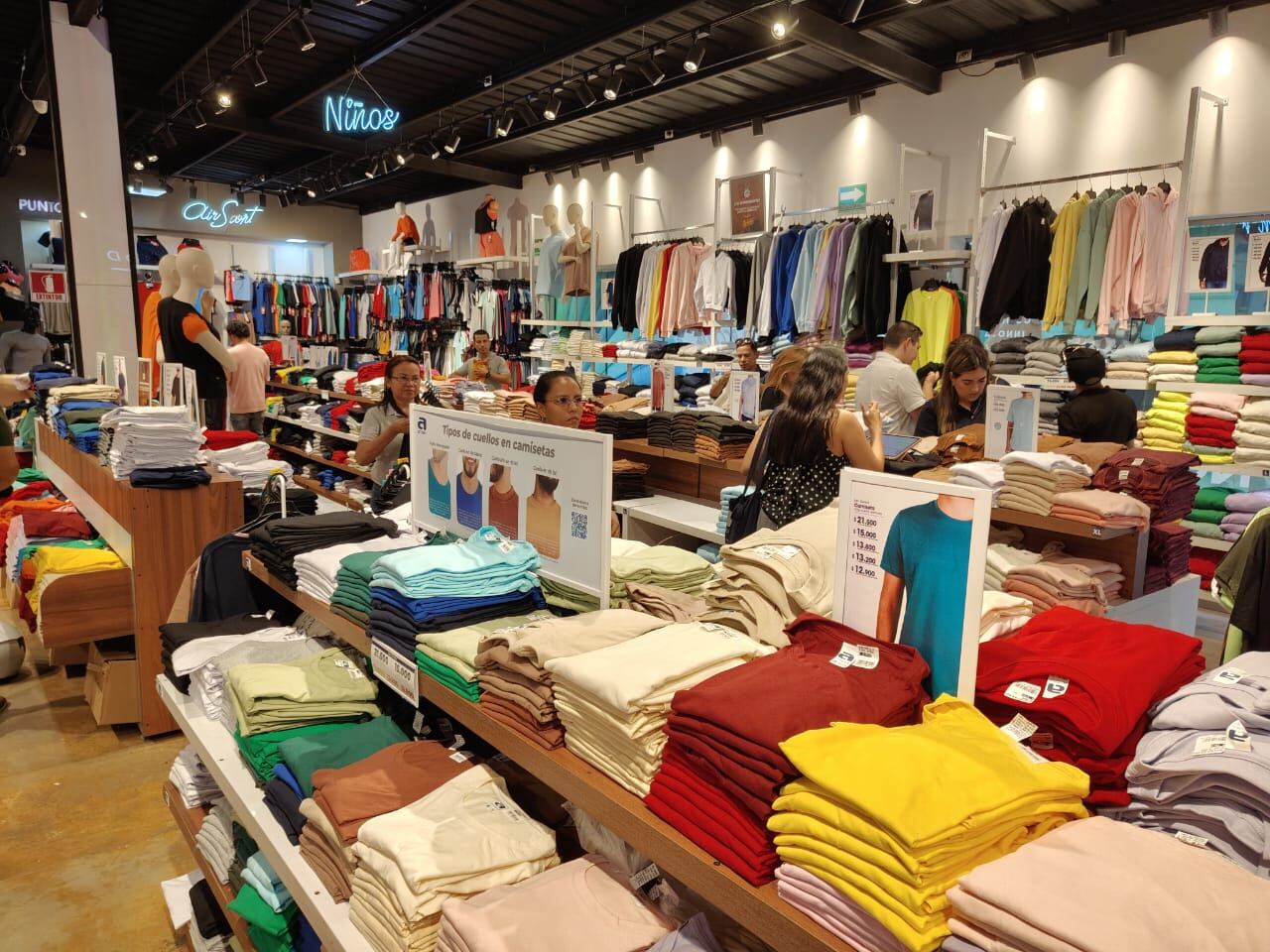 Durante la actividad la ruta de la moda se visitaron varias empresas del sector confecciones como Aritex.