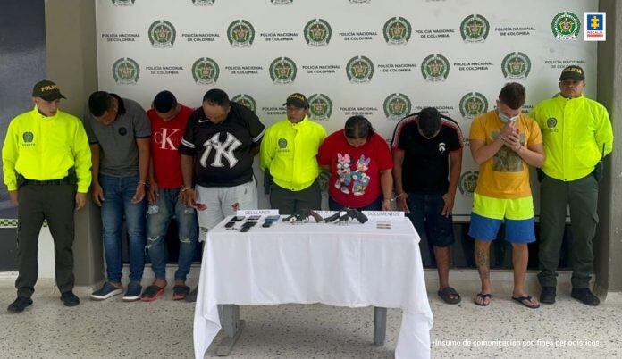 Por estos hechos, la Fiscalía les imputó cargos como presuntos responsables de los delitos de concierto para delinquir en concurso heterogéneo con hurto calificado agravado y fabricación, tráfico y porte  ilegal de armas de fuego y municiones.