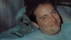 La docuserie 'The One About Matthew Perry' se estrenó el 27 de octubre de 2026.