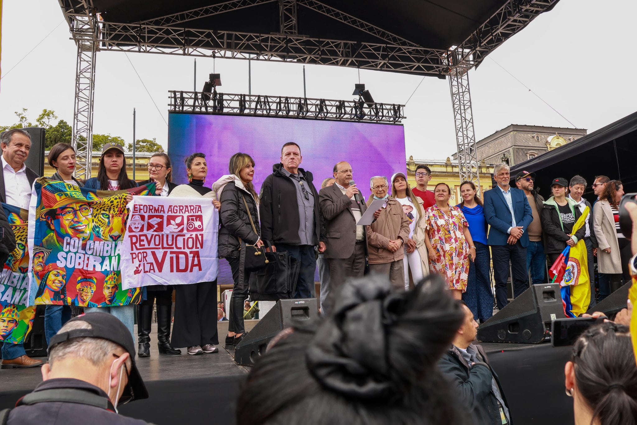 Concentración en la Plaza de Bolívar en apoyo a Gustavo Petro en su visita a la Casa Blanca.