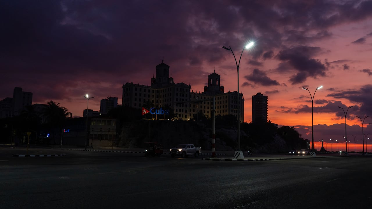 Siete de las quince provincias cubanas quedaron afectadas por la caída parcial del sistema eléctrico este jueves.