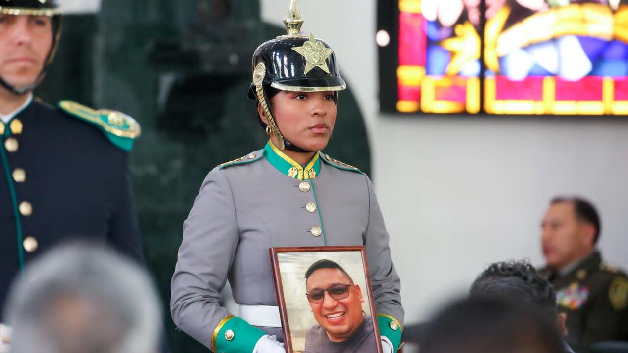 Avanzan las honras fúnebres del mayor el mayor Edison Andrés González asesinado por un francotirador en Norte de Santander