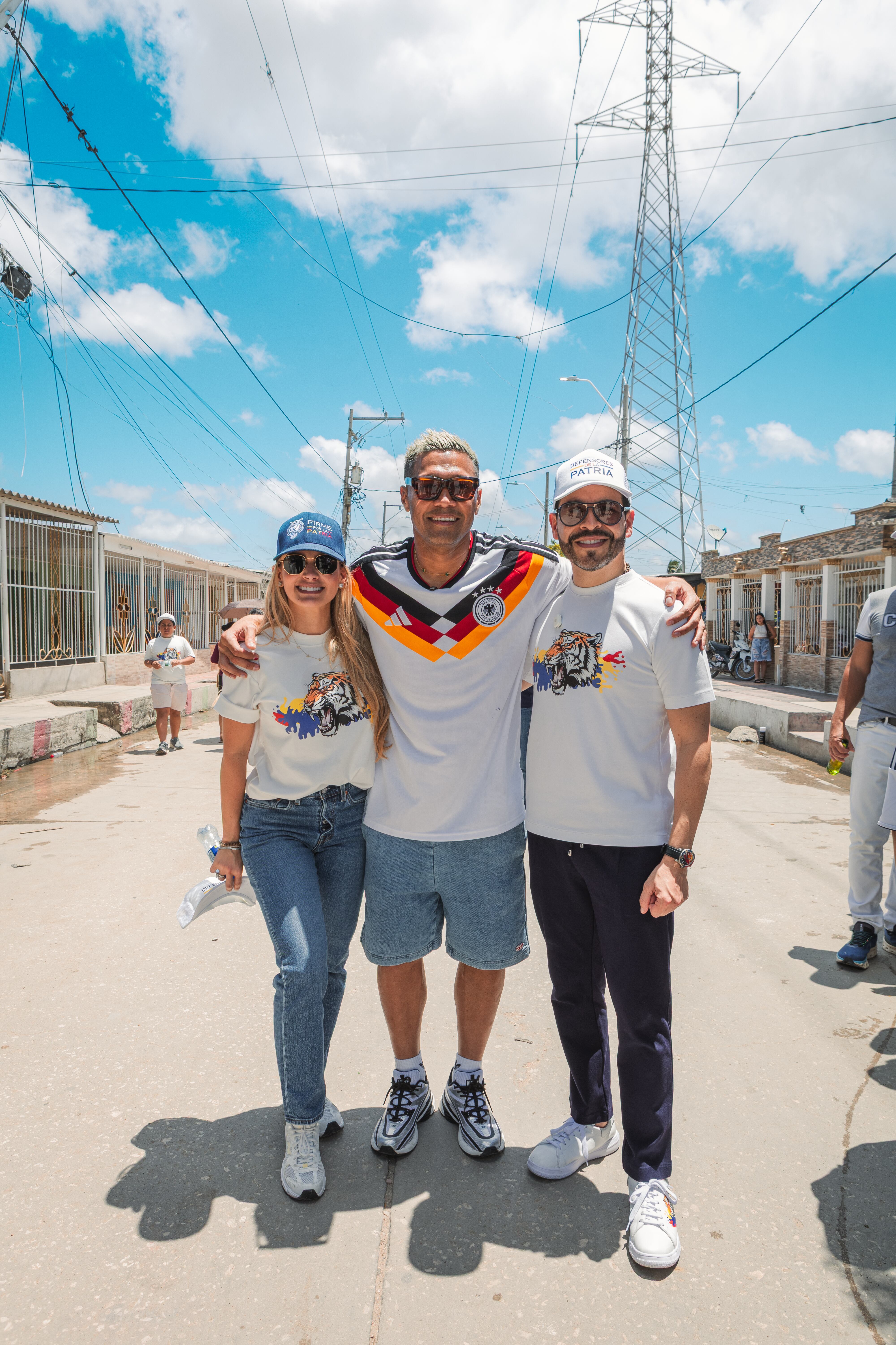 El futbolista Teófilo Gutiérrez y el candidato presidencial Abelardo de la Espriella compartieron en Barranquilla.
