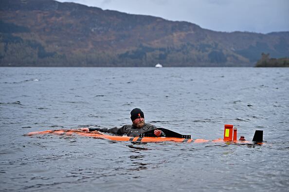 Los investigadores creen que los escáneres térmicos podrían ayudar a identificar cualquier anomalía, en tanto el hidrófono detectará cualquier grito inusual en las aguas del lago, de 56 km2 y 240 metros de profundidad.