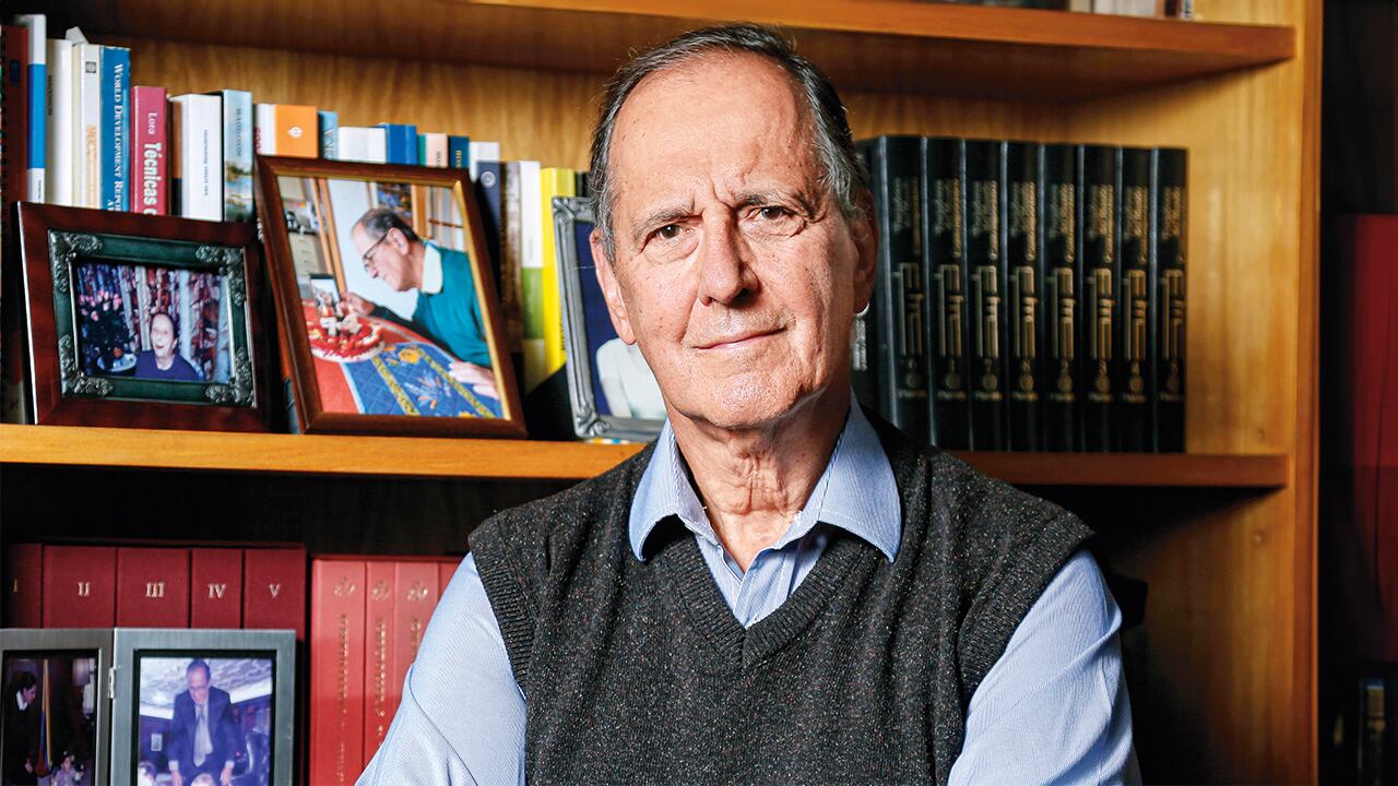 Juan C. RestrepoExministro de Hacienda