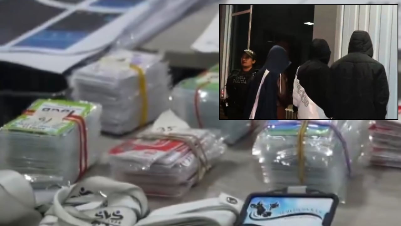 Celulares, tarjetas SIM y otros dispositivos tecnológicos fueron incautados durante el operativo contra el presunto 'call center' criminal, mientras varios de sus integrantes fueron detenidos por las autoridades.