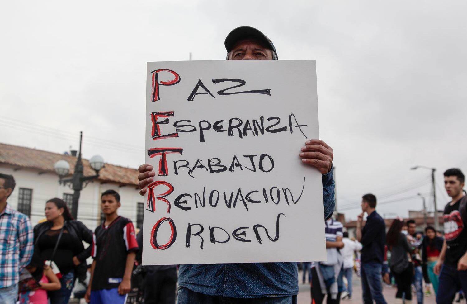 La gente que asistió al evento vitoreó al candidato. Foto: Diana Rey Melo