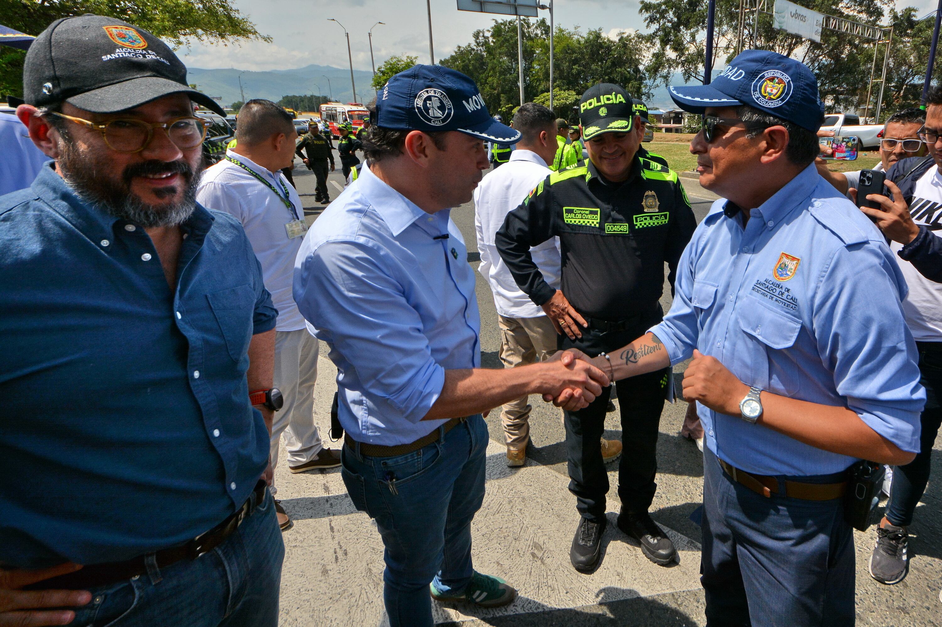 El alcalde Cali Alejandro Eder, el Coronel Carlos Germán Oviedo Lamprea, Comandante Policía Metropolitana Santiago de Cali,  Jairo García Secretario de Seguridad y Justicia Cali, durante el Plan retorno en el primer puente festivo del año.