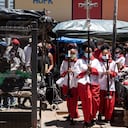 Las reuniones están restringidas a no más de 1.000 personas en interiores y no más de 2.000 personas al aire libre.