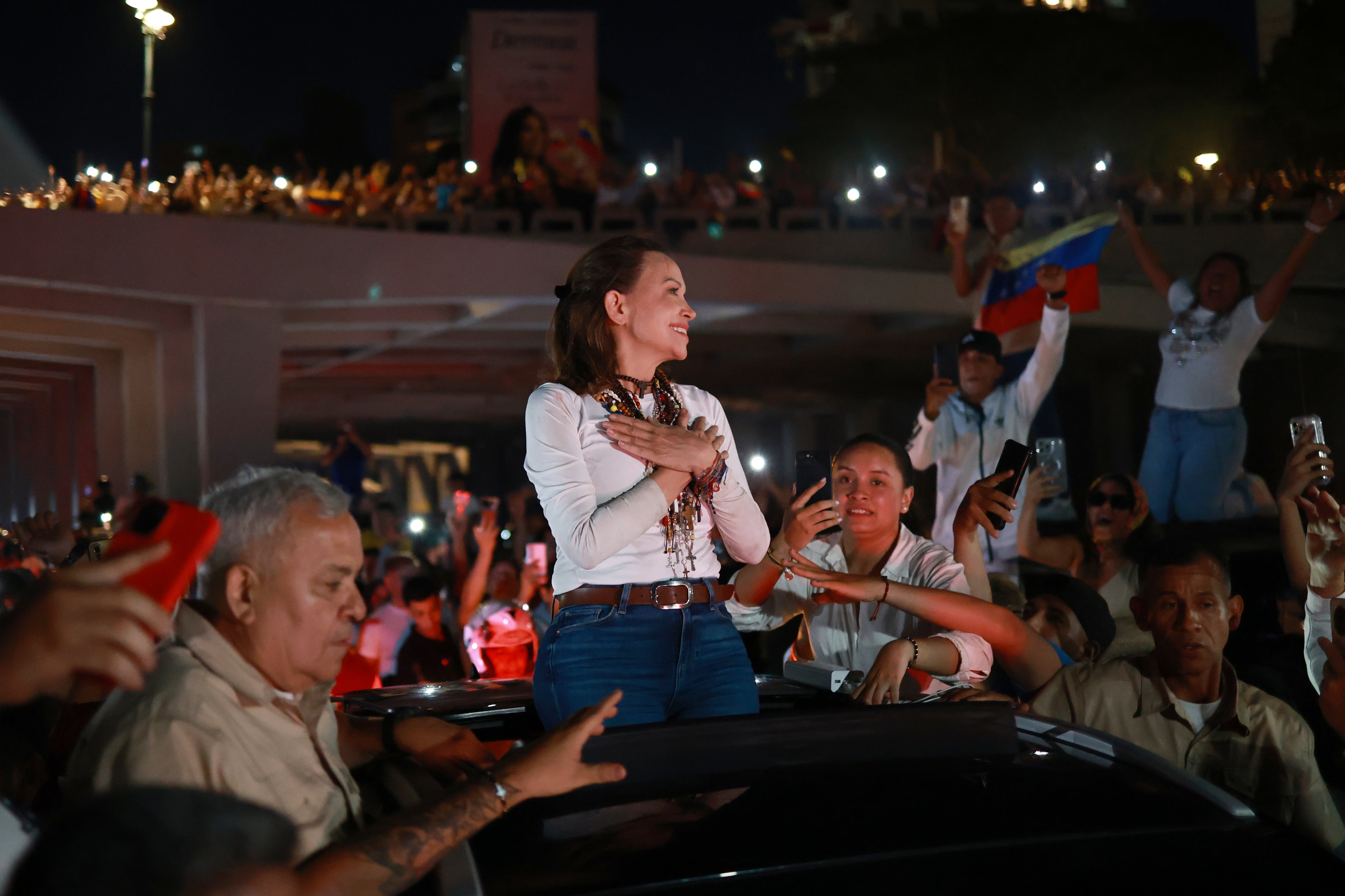 La líder de la oposición venezolana y premio Nobel de la Paz, María Corina Machado, llega a Caracas.
