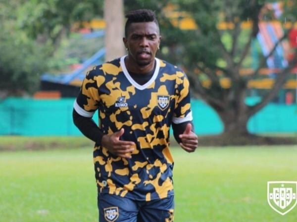 Édison Toloza entrenando con el equipo de Boca Juniors de Cali.