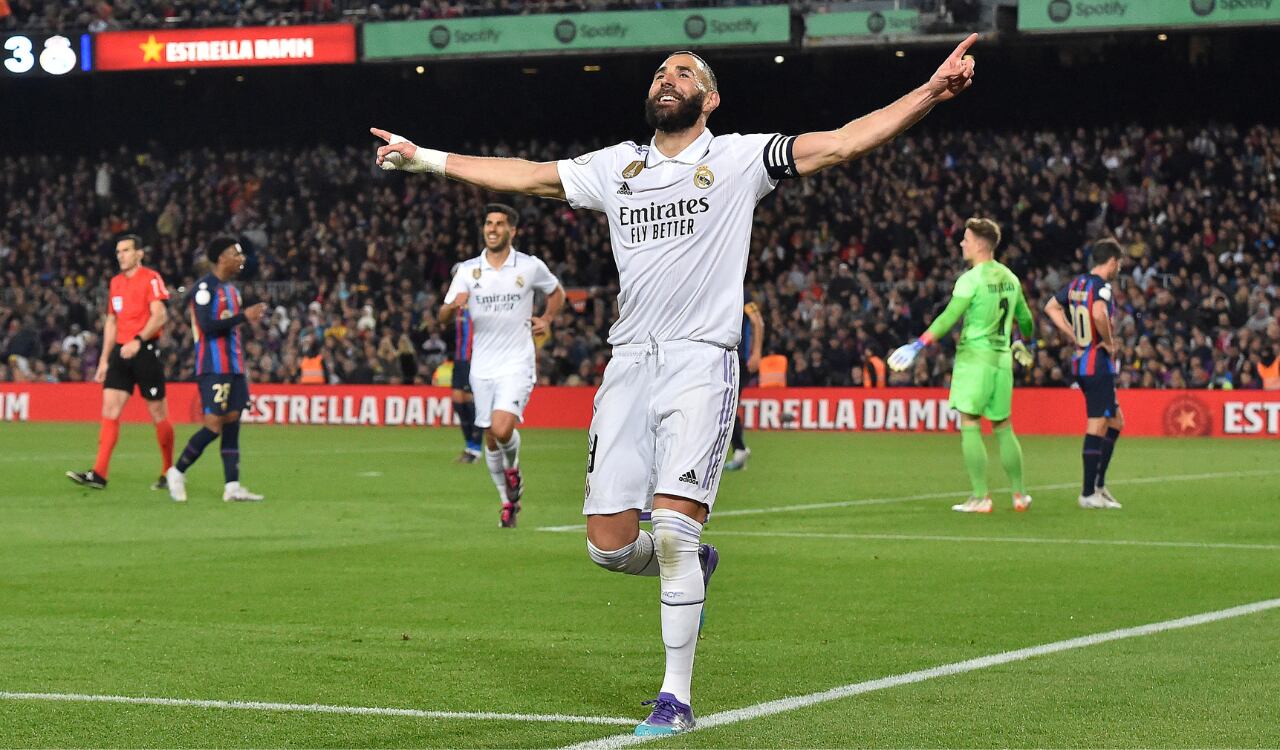 Karim Benzema marcó triplete en la remontada de Real Madrid ante Barcelona por Copa del Rey.