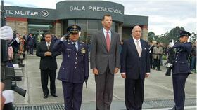 El príncipe de Asturias, Felipe de Borbón, asistió a la posesión en representación de España.