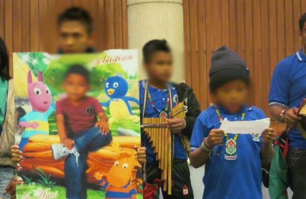 Los niños y niñas de la Orquesta  recordaron la muerte de uno de sus integrantes de apenas cuatro años de edad, que murió  en agosto pasado cuando desconocidos lanzaron una granada dentro de su casa mientras dormía.