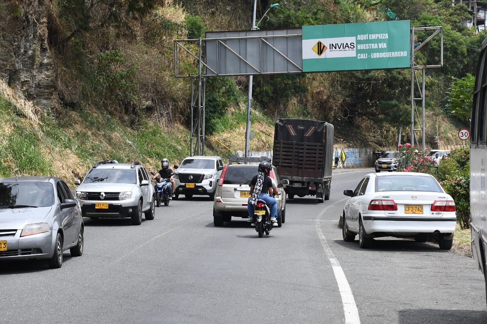 Como es costumbre en cada puente festivo, los caleños viajan por la vía al Mar buscando un descanso en la zona rural del municipio de Dagua y sus alrededores.