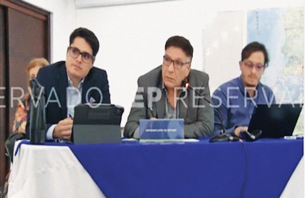   El 11 de abril de 2002, el frente urbano Manuel Cepeda Vargas y el frente 30 de las Farc secuestraron a los 12 diputados. Luego los asesinaron y hoy por hoy no se sabe qué fue lo que realmente ocurrió.