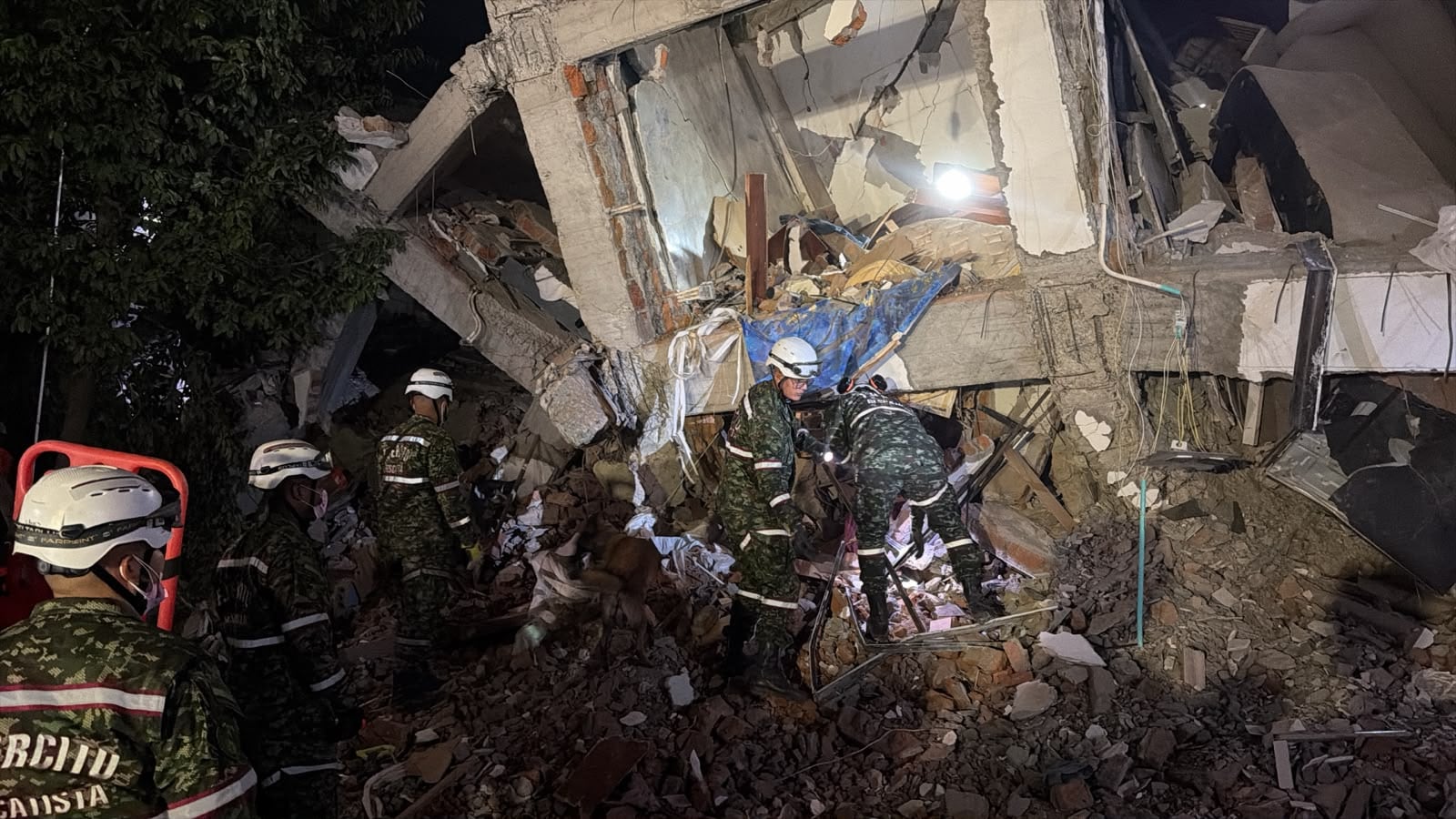 Así se adelantan labores de búsqueda y rescate en Cali.