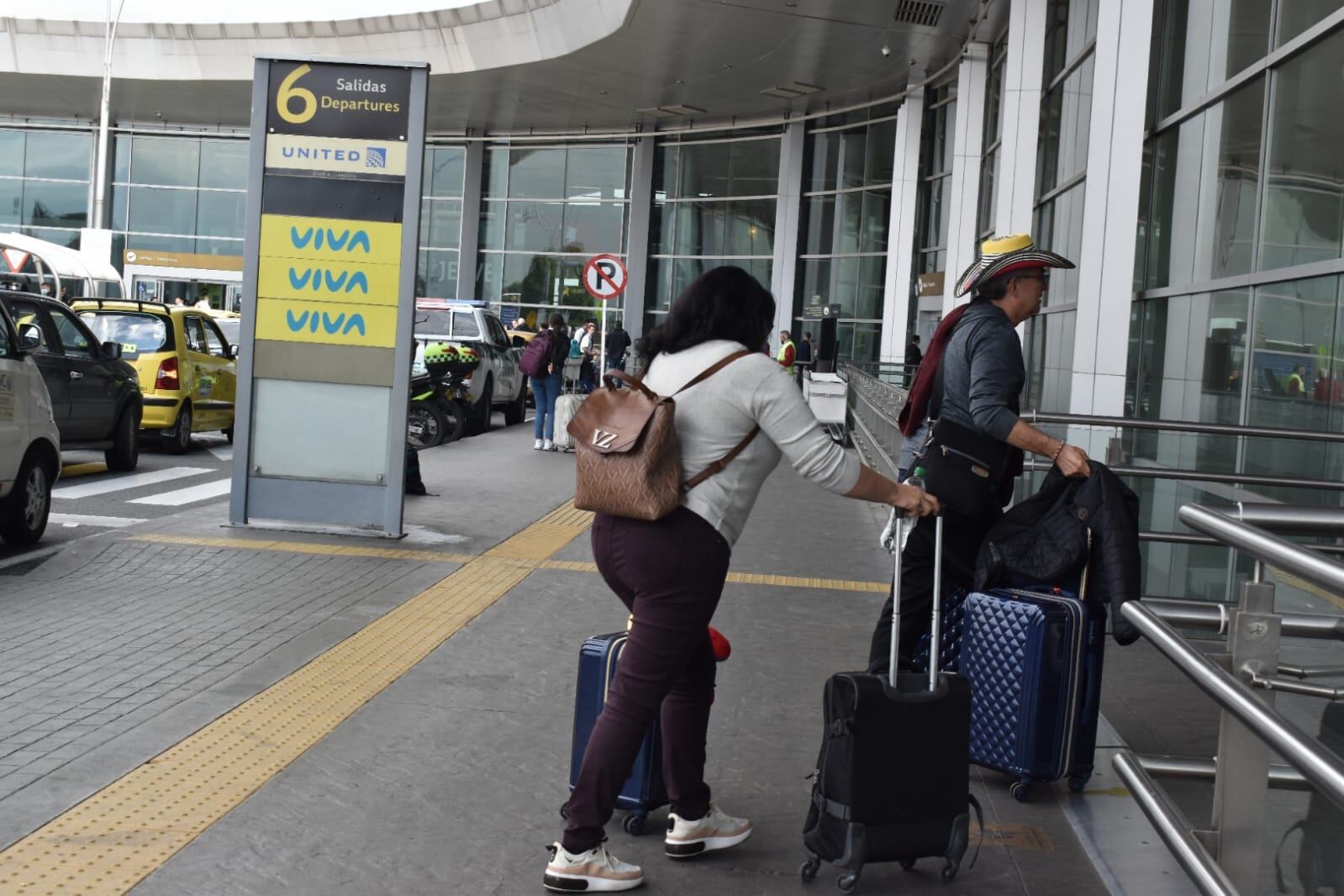Crisis de pasajeros en el aeropuerto El Dorado