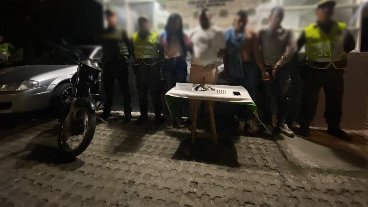 A los presuntos integrantes de la banda 'Los primos', los capturaron en el barrio Manga.