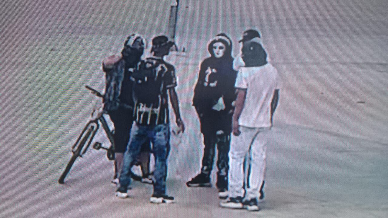 Encapuchados llegaron al Portal Américas