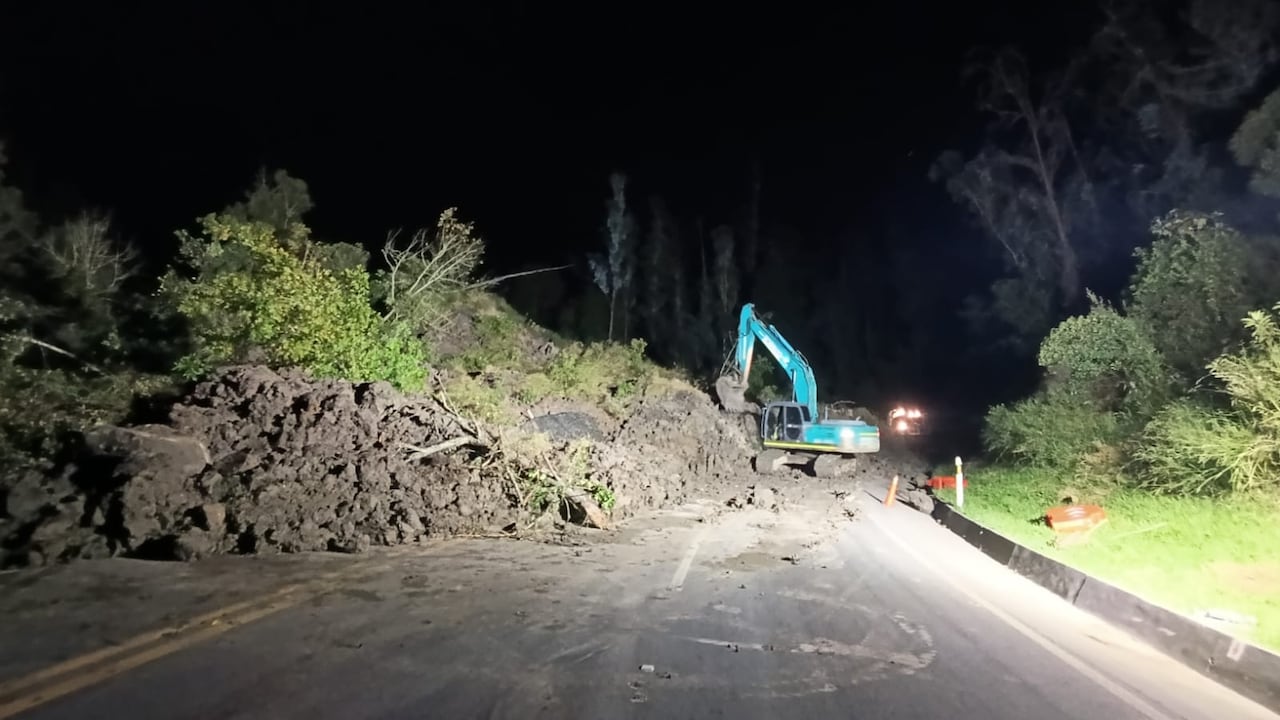Derrumbe en la vía al Llano