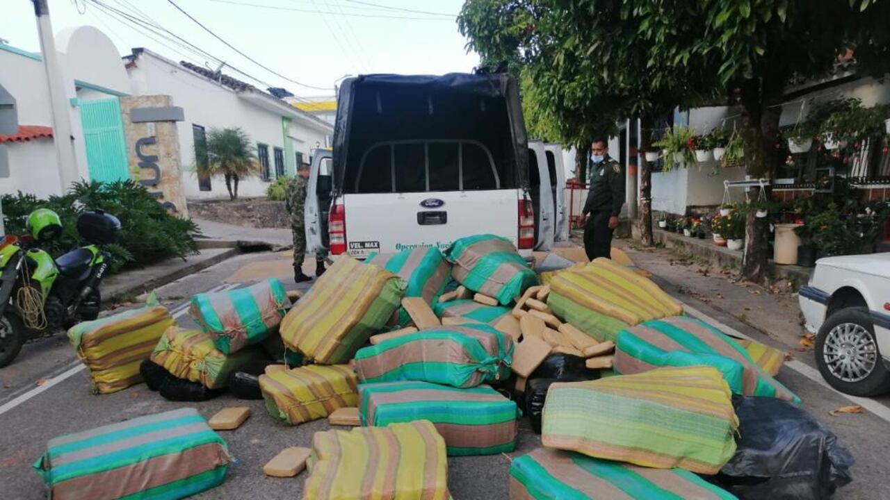 Las autoridades incautaron casi una tonelada y media de marihuana.