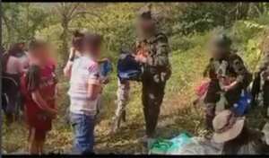 Entre los implementos que estarían entregando, destacan uniformes de escuela, cajas de colores, lápices, cuadernos, entre otros.