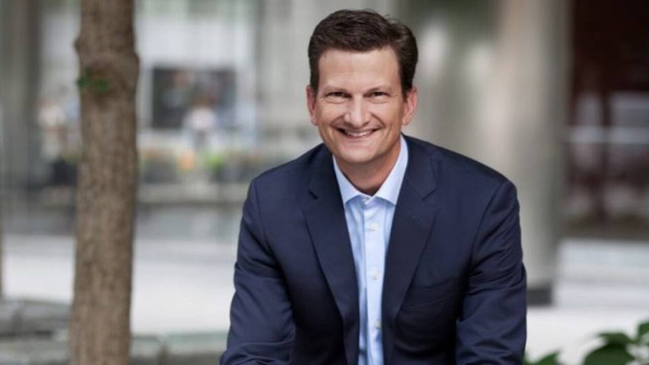 William B. Thomas estará en el cargo de CEO hasta 2025.