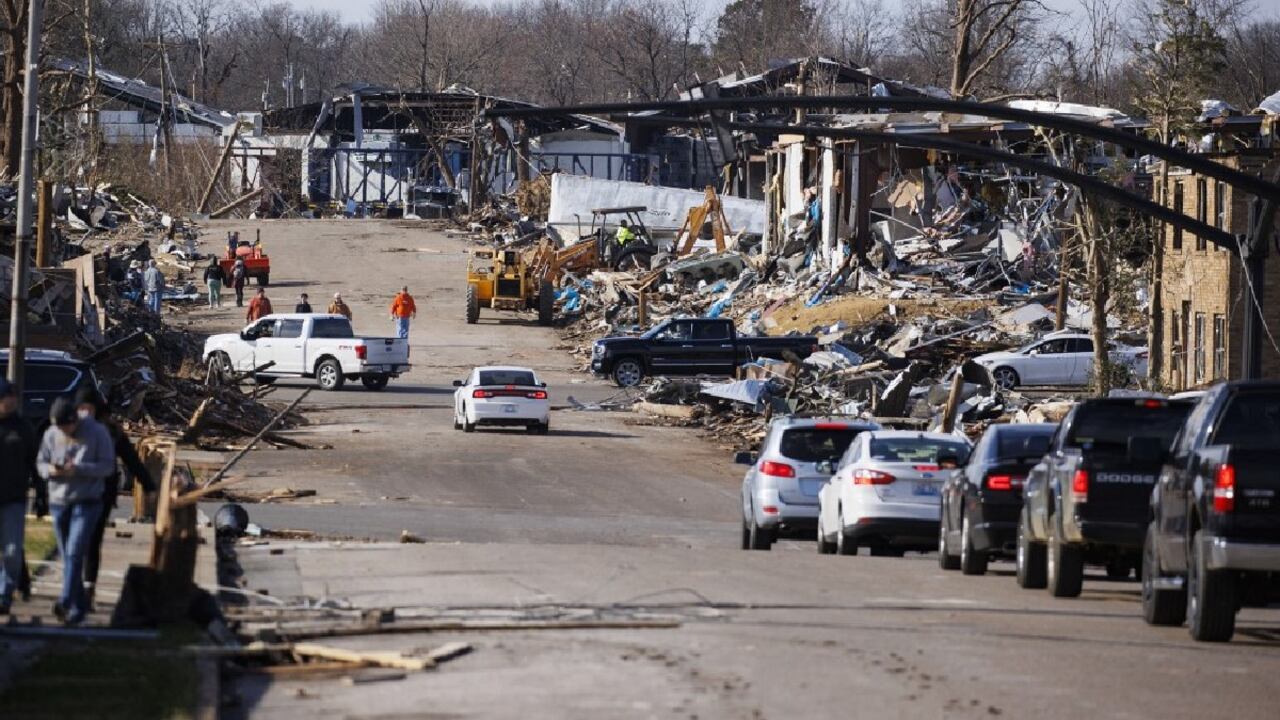 La ciudad de Mayfield, en el oeste de Kentucky, fue la “zona cero” de la tormenta, un escenario de “devastación masiva”.