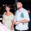 Taylor Swift, la superestrella pop, y Travis Kelce, el jugador de fútbol americano, la pareja del año.