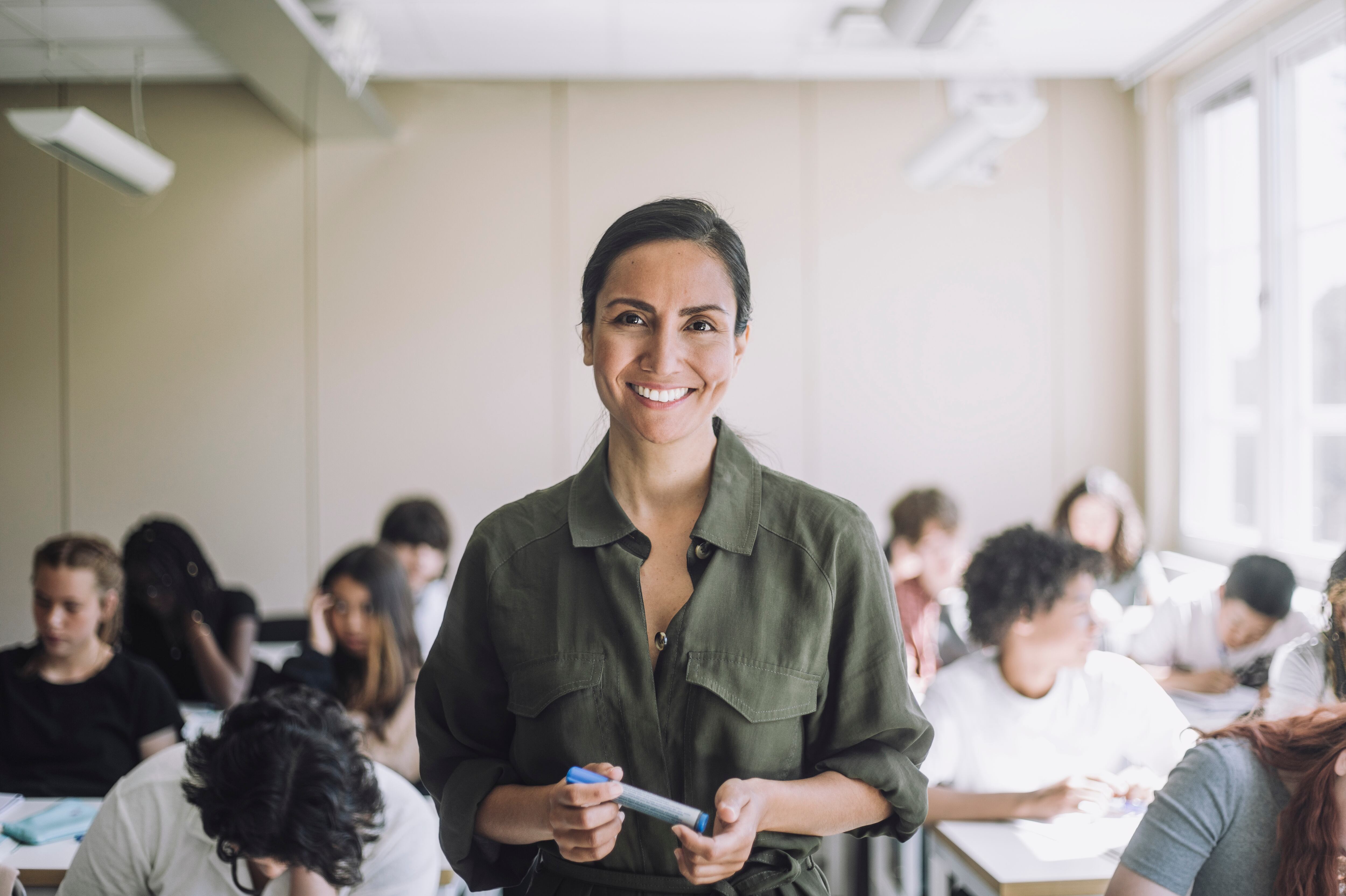 Profesor y estudiantes
