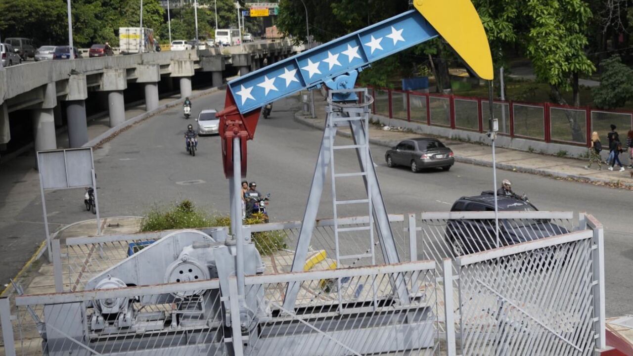 El petróleo venezolano es la principal fuente económica del país.