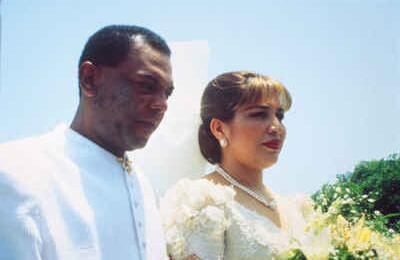 El 24 de junio de 1995 se casó con Mary, musa de la canción homónima: "Mi Mary
mujer tentadora, sensual, boca encantadora, capaz de hacerme olvidar dolores".